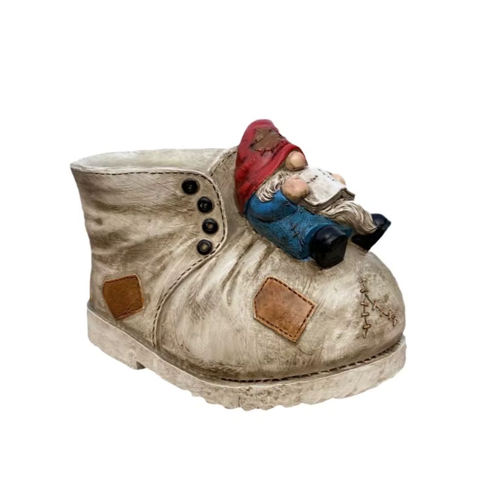 nain de jardin avec botte sur fond blanc