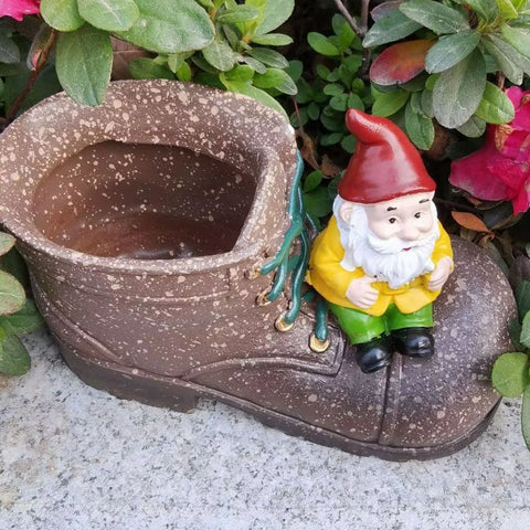 nain de jardin avec botte