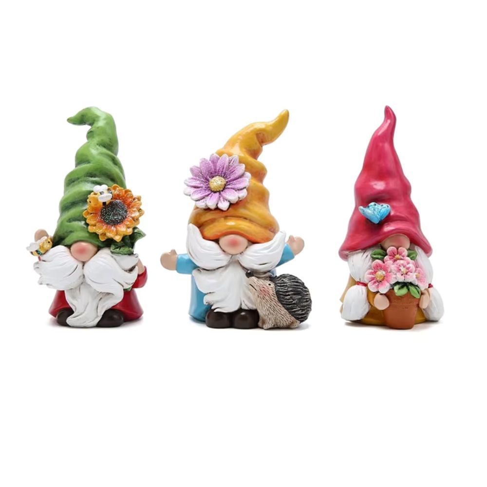 nain de jardin fleur sur fond blanc