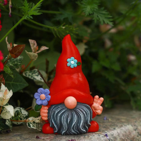 Nain de jardin de couleur rouge